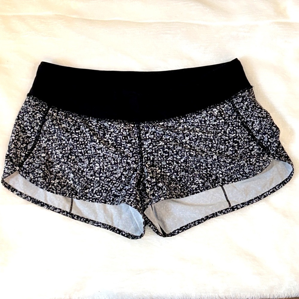 Lululemon Floral Speed Up Shorts! 2.5” Low Rise! EUC! Size 8!